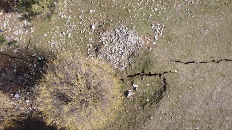 Adana da Kar, eridi 300 metrelik fay kırığı ortaya çıktı
