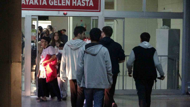 Adana da 14 öğrenci gıda zehirlenmesi 