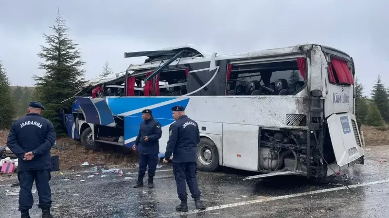 Eskişehir'de yolcu otobüsü devrildi!