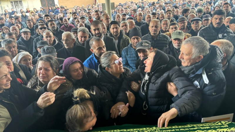 Yangınında ölen öğretmenin cenazesinde Gözyaşları sel oldu