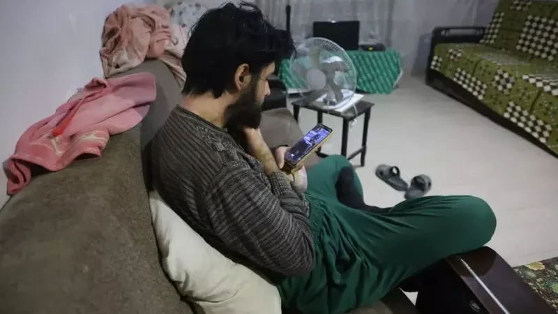 Telefon bağımlısı genç, ailelere seslendi